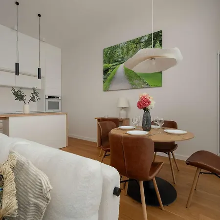 Διαμέρισμα Luxury With Parking And Air Conditioning Near The Market Square By Renters Prestige